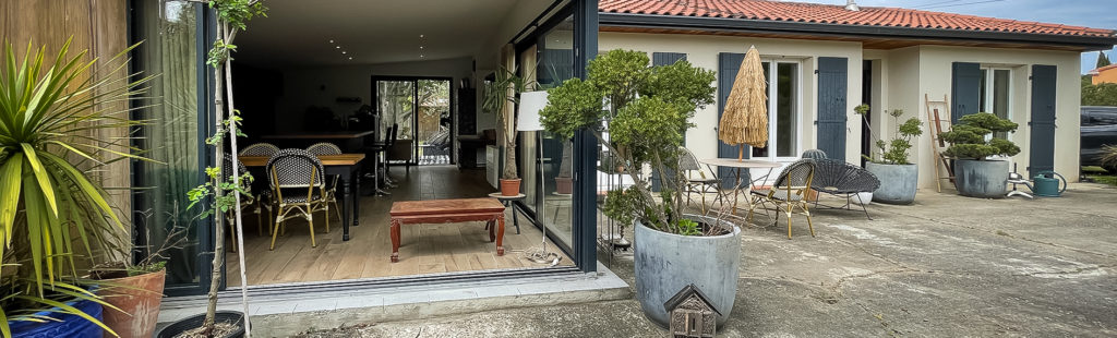 SUPERBE VILLA FACE AU LAC DE LA RAMÉE