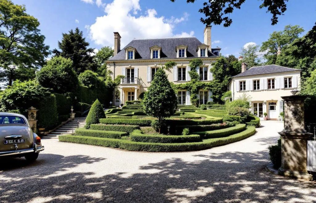 maison alain delon douchy prix